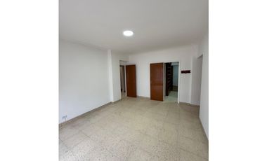 H.YRIGOYEN 1460, DPTO DE 3 AMBIENTES A LA CALLE CON BALCON -