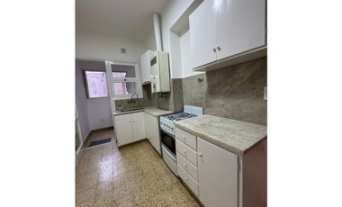 H.YRIGOYEN 1460, DPTO DE 3 AMBIENTES A LA CALLE CON BALCON -