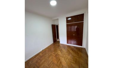 H.YRIGOYEN 1460, DPTO DE 3 AMBIENTES A LA CALLE CON BALCON -