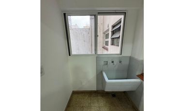 H.YRIGOYEN 1460, DPTO DE 3 AMBIENTES A LA CALLE CON BALCON -