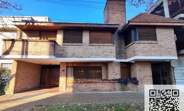 Casa en venta de 5 dormitorios c/ cochera en Florencio Varela