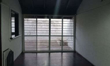 VENTA CASA CUATRO AMBIENTES CON PATIO EN ESPELETA