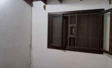 VENTA CASA CUATRO AMBIENTES CON PATIO EN ESPELETA
