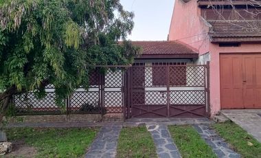 VENTA CASA CUATRO AMBIENTES CON PATIO EN ESPELETA