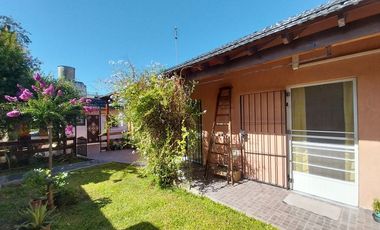 VENTA DE CASA CON PARQUE MAS DEPARTAMENTO EN LANUS