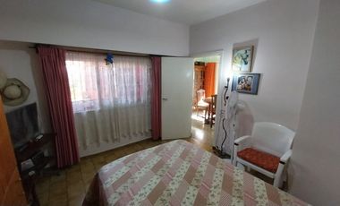 VENTA DE CASA CON PARQUE MAS DEPARTAMENTO EN LANUS