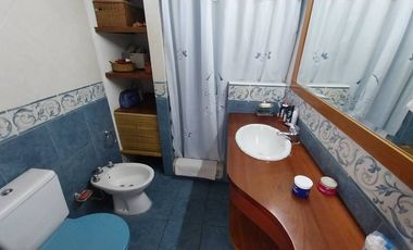 VENTA DE CASA CON PARQUE MAS DEPARTAMENTO EN LANUS