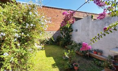 VENTA DE CASA CON PARQUE MAS DEPARTAMENTO EN LANUS