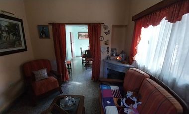 VENTA DE CASA CON PARQUE MAS DEPARTAMENTO EN LANUS