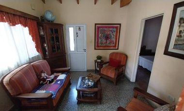 VENTA DE CASA CON PARQUE MAS DEPARTAMENTO EN LANUS