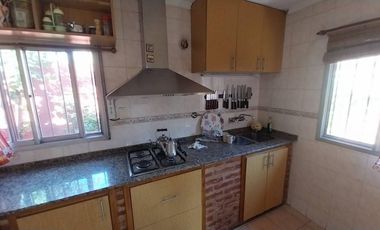 VENTA DE CASA CON PARQUE MAS DEPARTAMENTO EN LANUS