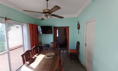 VENTA DE CASA CON PARQUE MAS DEPARTAMENTO EN LANUS