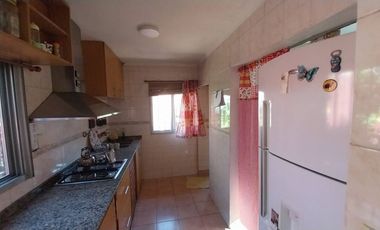 VENTA DE CASA CON PARQUE MAS DEPARTAMENTO EN LANUS