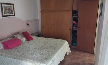 VENTA DE CASA CON PARQUE MAS DEPARTAMENTO EN LANUS