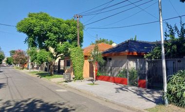 VENTA DE CASA CON PARQUE MAS DEPARTAMENTO EN LANUS