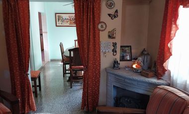 VENTA DE CASA CON PARQUE MAS DEPARTAMENTO EN LANUS