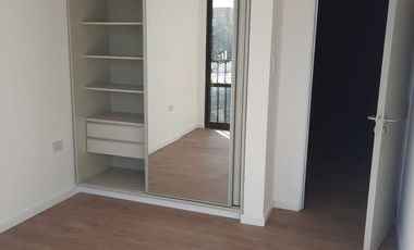 COMPLEJO COMPLET0: 8 DTPS ,DUPLEX Y LOCAL COMERC.