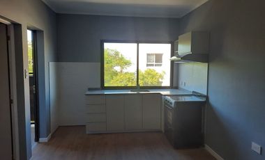 COMPLEJO COMPLET0: 8 DTPS ,DUPLEX Y LOCAL COMERC.