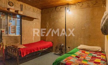CASA  Y SALÓN COMERCIAL EN VENTA