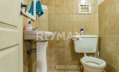 CASA  Y SALÓN COMERCIAL EN VENTA