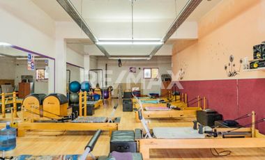 CASA  Y SALÓN COMERCIAL EN VENTA