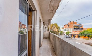 CASA  Y SALÓN COMERCIAL EN VENTA