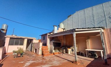 Venta casa 6 ambientes Excelente ubicacion