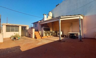 Venta casa 6 ambientes Excelente ubicacion