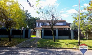 CASA 5 AMBIENTES EN VENTA EN MONTE GRANDE