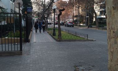 LUIS THAYER OJEDA, PROVIDENCIA, A PASOS DEL METRO