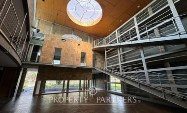 Espectacular edificio corporativo con renta para inversionistas