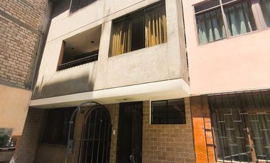 ¡En venta hermosa casa como chalet  en condominio - Sjl!