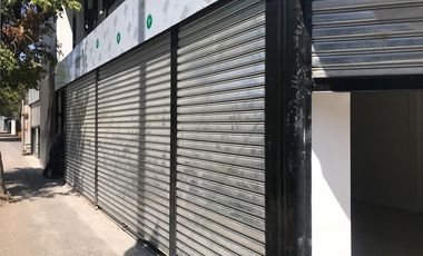 Local Comercial en interior de Strip Center!!