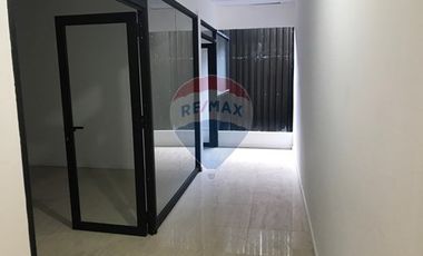 Local Comercial en interior de Strip Center!!
