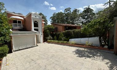 🏡 CASA EN ARRIENDO UBICADA EN ENVIGADO SECTOR BENEDICTINOS