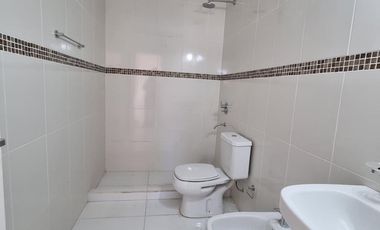 Alquilo Casa 2 Dormitorios - Patio con Parrilla - Barrio Los Castaños - Plottier