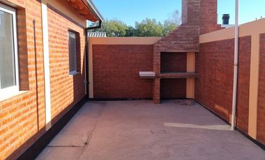 Alquilo Casa 2 Dormitorios - Patio con Parrilla - Barrio Los Castaños - Plottier