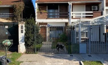 Duplex en Turdera con quincho y cochera!!