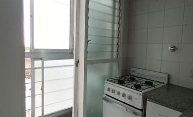 Departamento en Villa Urquiza de 2 ambientes con balcón francés y cocina separada