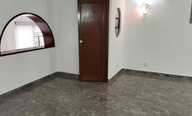 CASA EN RENTA CON EXTRAORDINARIA UBICACION EN LAS LOMAS