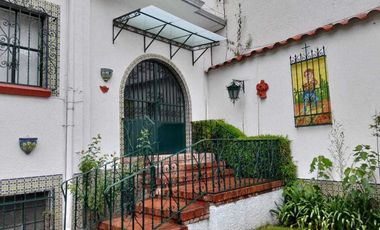 CASA EN RENTA CON EXTRAORDINARIA UBICACION EN LAS LOMAS