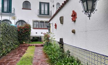 CASA EN RENTA CON EXTRAORDINARIA UBICACION EN LAS LOMAS