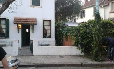 Casa en  Jose Artigas para RECICLAR!!!!!