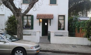 Casa en  Jose Artigas para RECICLAR!!!!!