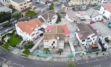 Venta casa comercial 295m2 Mariscal Fosh 2 Pisos