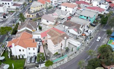 Venta casa comercial 295m2 Mariscal Fosh 2 Pisos