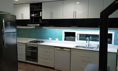Excelente casa en Temperley 4 dormitorios cochera y piscina!!