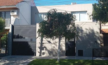 Excelente casa en Temperley 4 dormitorios cochera y piscina!!