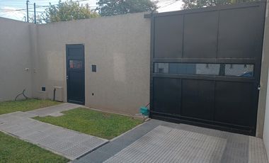 Excelente casa en Temperley 4 dormitorios cochera y piscina!!