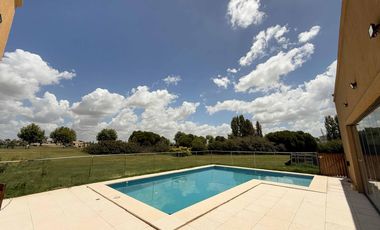 Casa en alquiler - 4 Dormitorios 4 Baños - 1.750Mts2 - La Plata